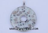 NGP615 5pcs 6*41mm kiwi stone with brass setting donut pendants
